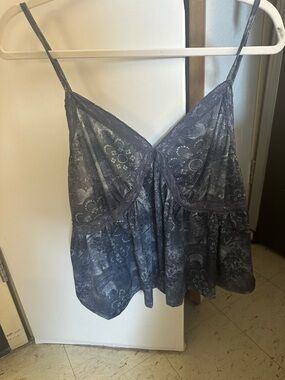 Lace-Trim Paisley Cami Top in Charcoal Gray